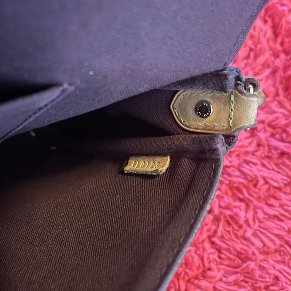 Louis Vuitton favorite MM - Picture 8 of 10